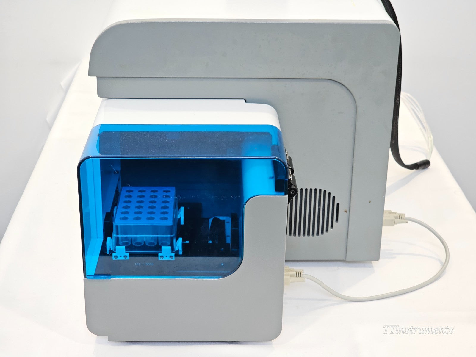 Agilent ACEA NovoCyte 2060R Flow Cytometer w/ NovoSampler Pro & Fluidics Station