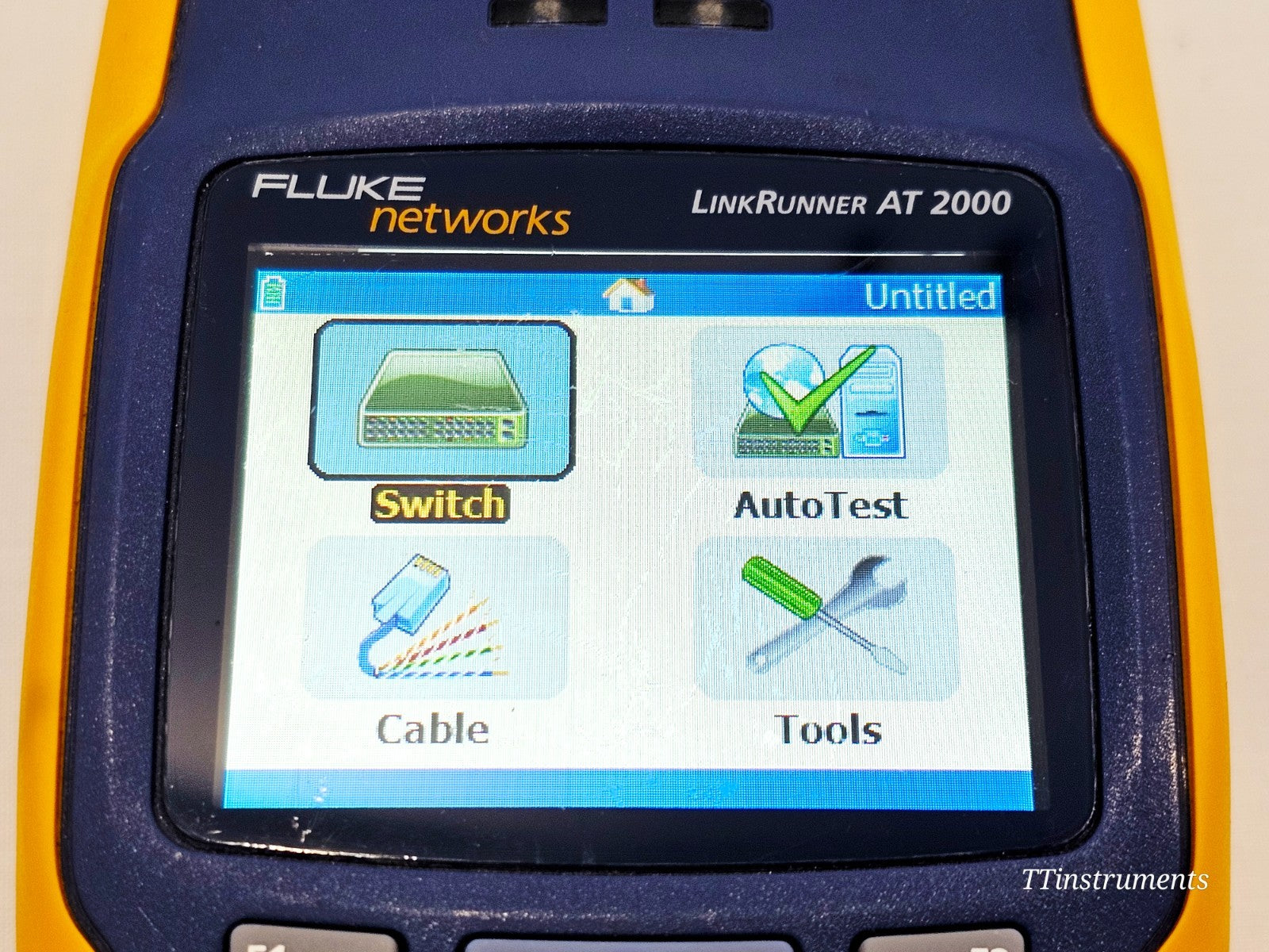 Fluke Networks network tester accessories and included cables in carrying case