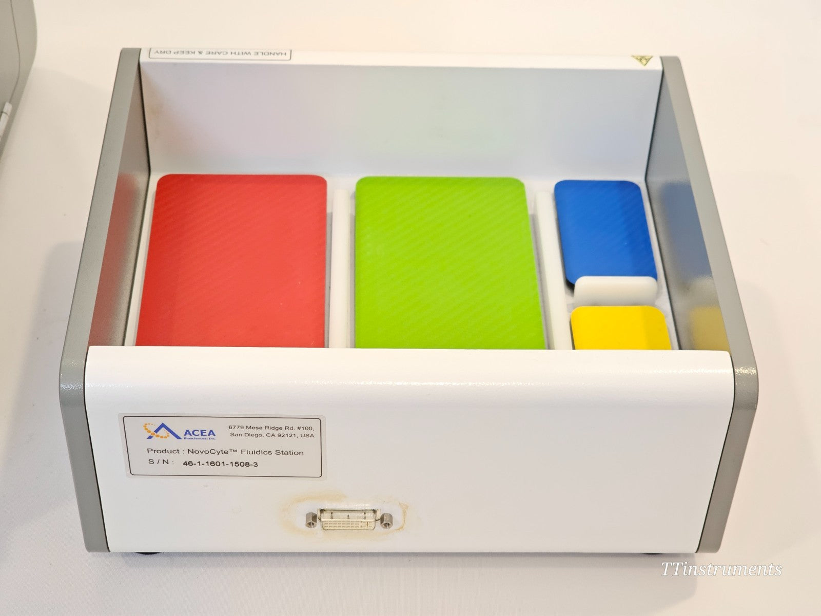 Agilent ACEA NovoCyte 2060R Flow Cytometer w/ NovoSampler Pro & Fluidics Station