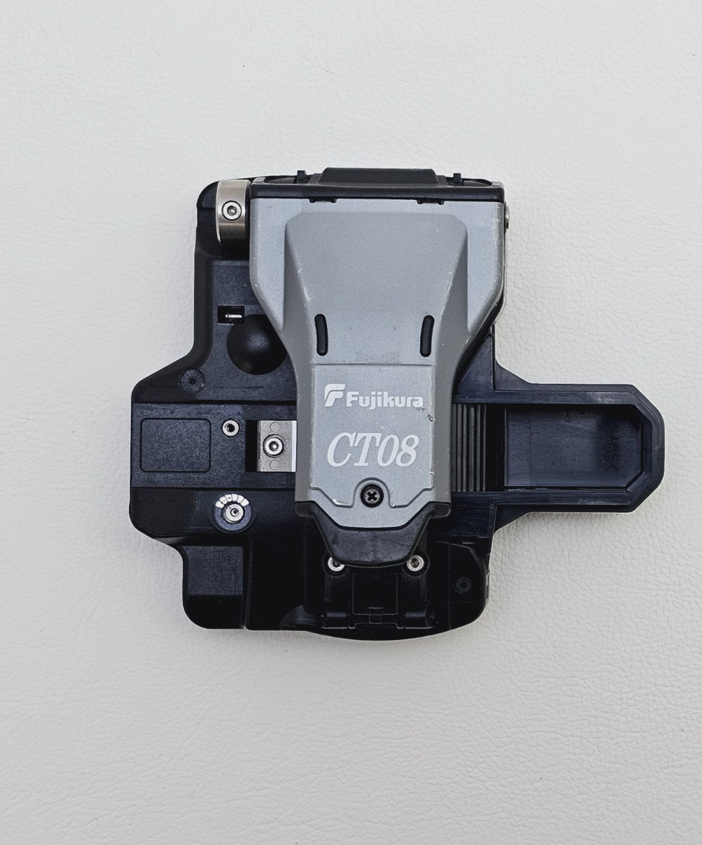Fujikura CT-08 fiber optic cleaver with carry case