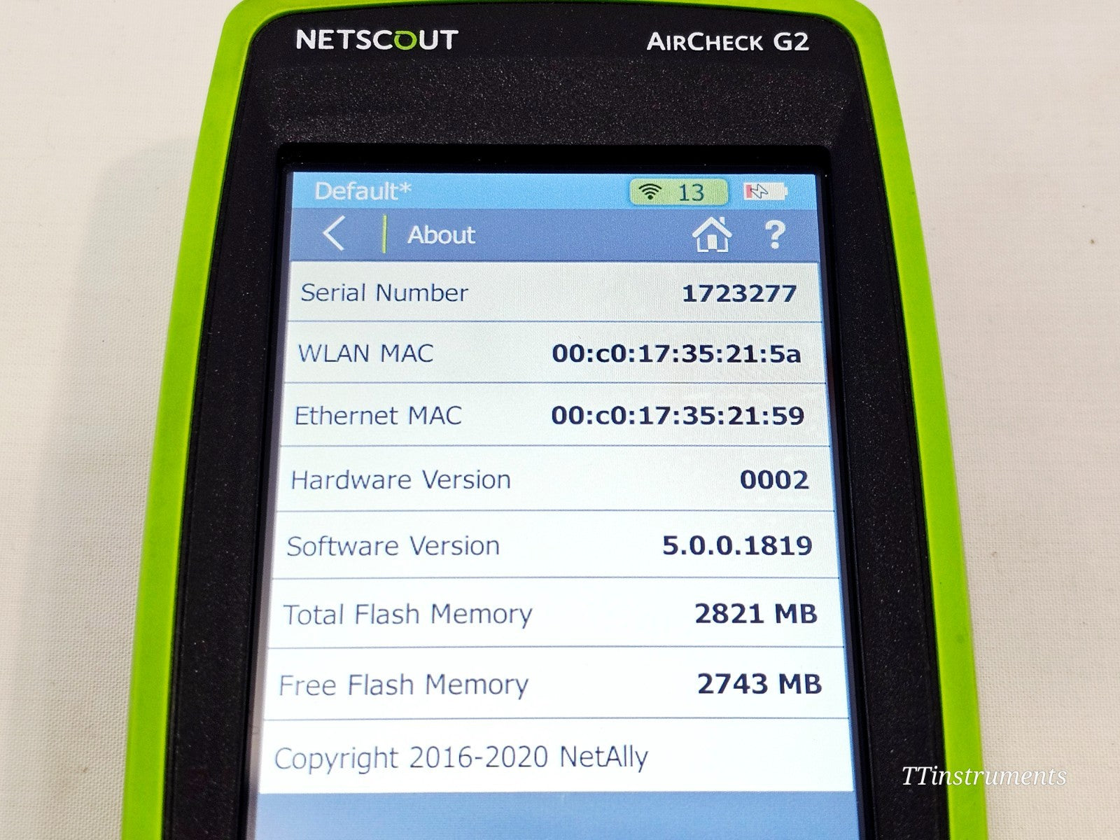 NetScout AirCheck accessories included with used Wi-Fi analyser