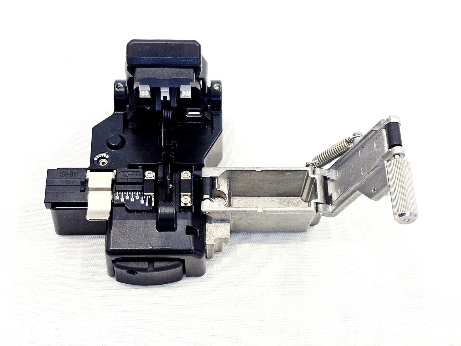 Fujikura CT-06 fibre cleaver side view showing clamping mechanism and blade detail