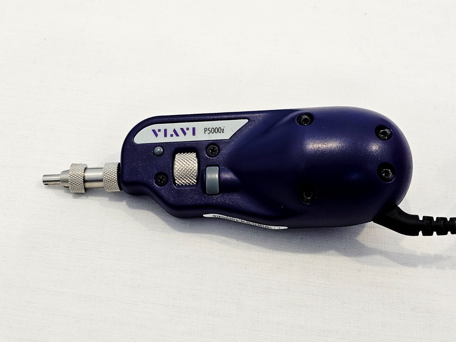 Viavi P5000i fiber inspection probe top view showing VIAVI P5000i label, focus wheel, capture button and tip