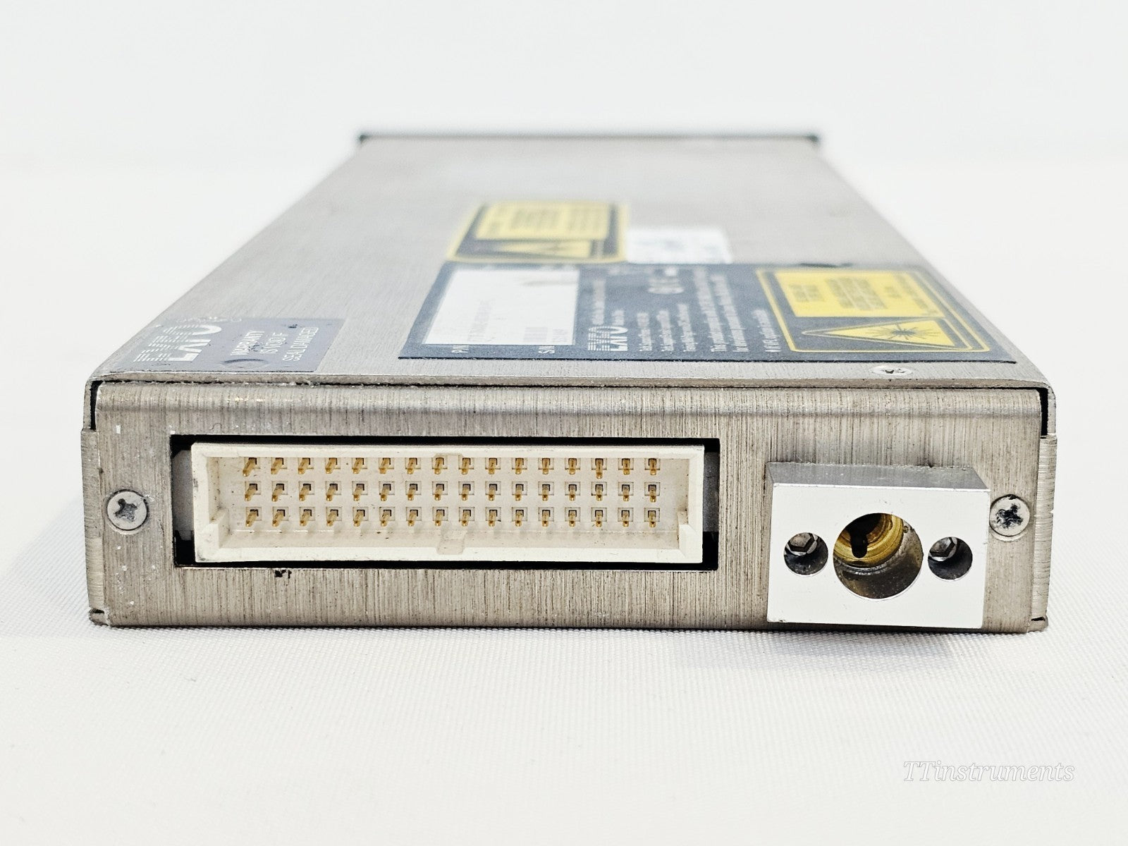 EXFO FOT-930 fibre optic tester optical port close-up