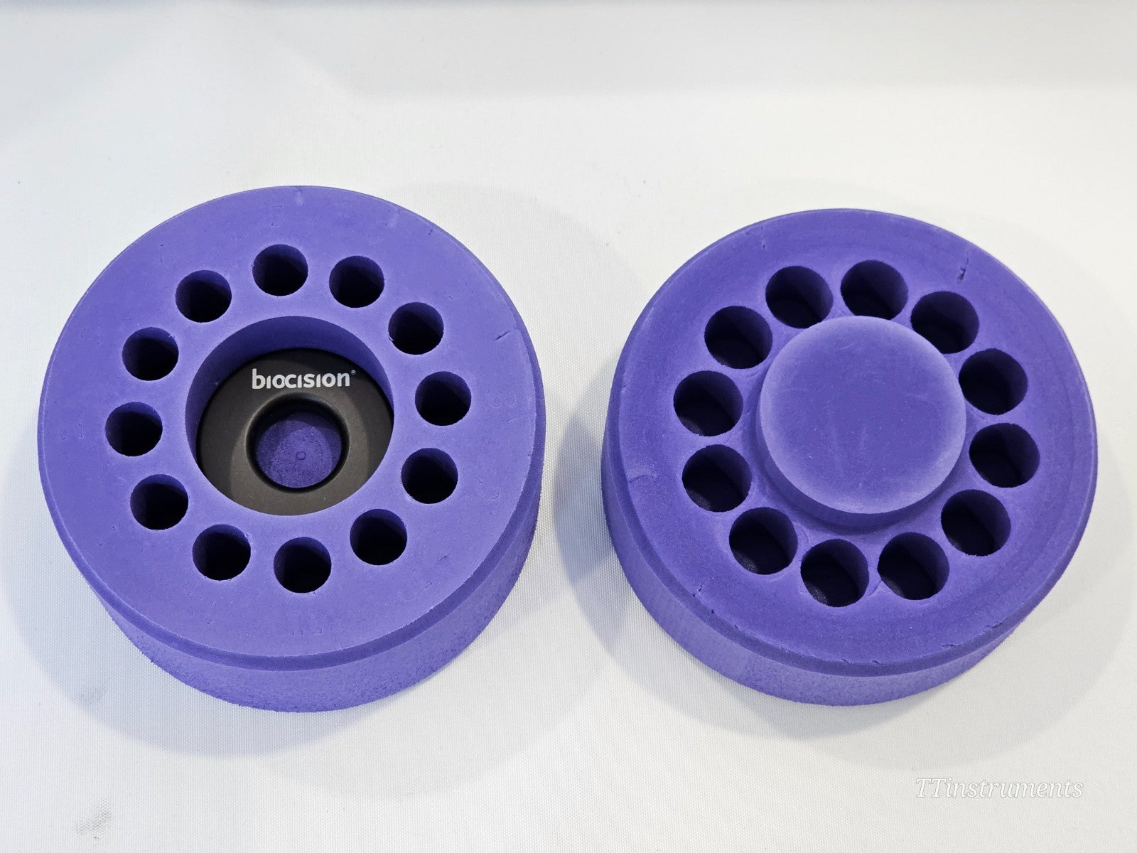 Agilent ACEA NovoCyte 2060R Flow Cytometer w/ NovoSampler Pro & Fluidics Station