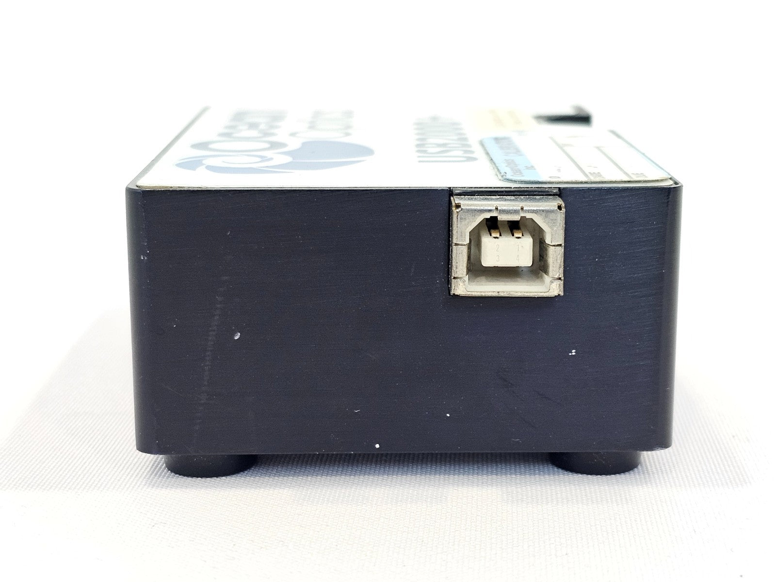 Ocean Optics USB2000+ spectrometer with options DET2B-200-850 and L2 lens, angled three-quarter view