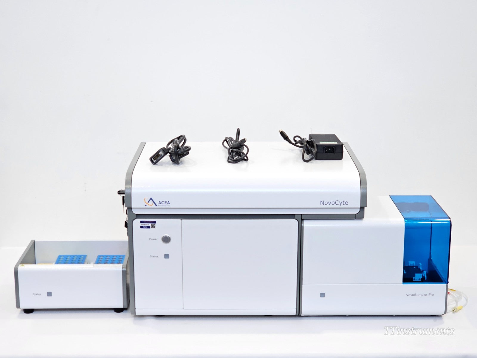 Agilent ACEA NovoCyte 3000 Cytometer w/ NovoSampler Pro & Fluidics Station