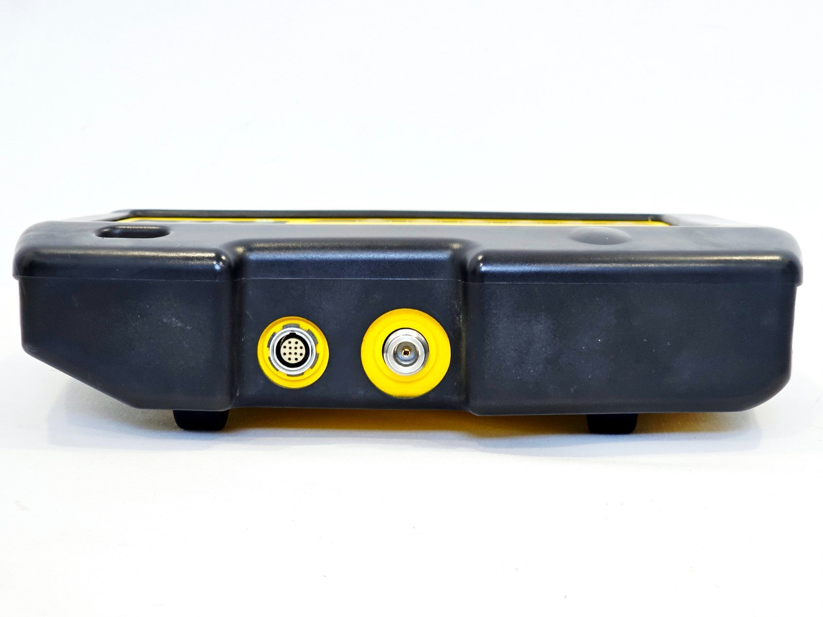 Narda SRM-3006 antenna connector and RF input port detail
