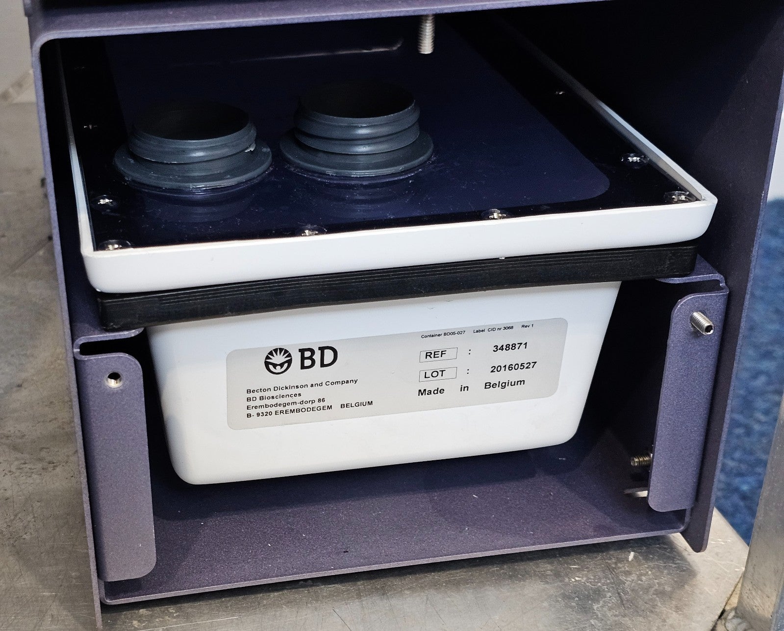 BD FACSFlow Supply System Cubitainer sheath fluid container and fluidics monitoring panel