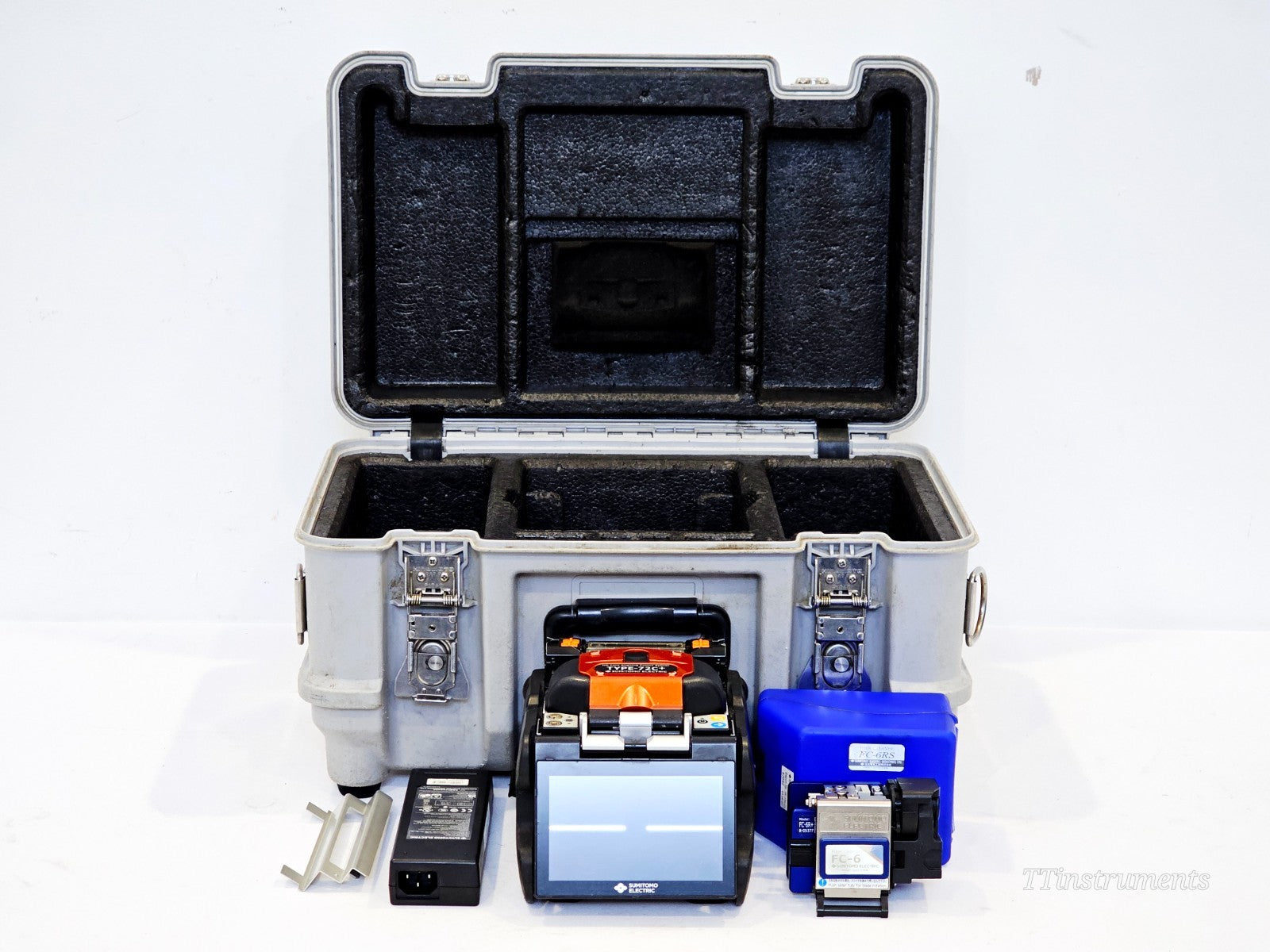 Sumitomo TYPE-72C+ fusion splicer kit with FC-6R+ cleaver, power adapter, bracket and hard carry case