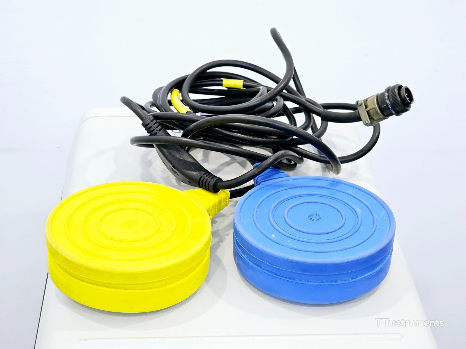 ConMed System 5000 60-8005-001 Generator with Cut/Coag and Bipolar Footswitch