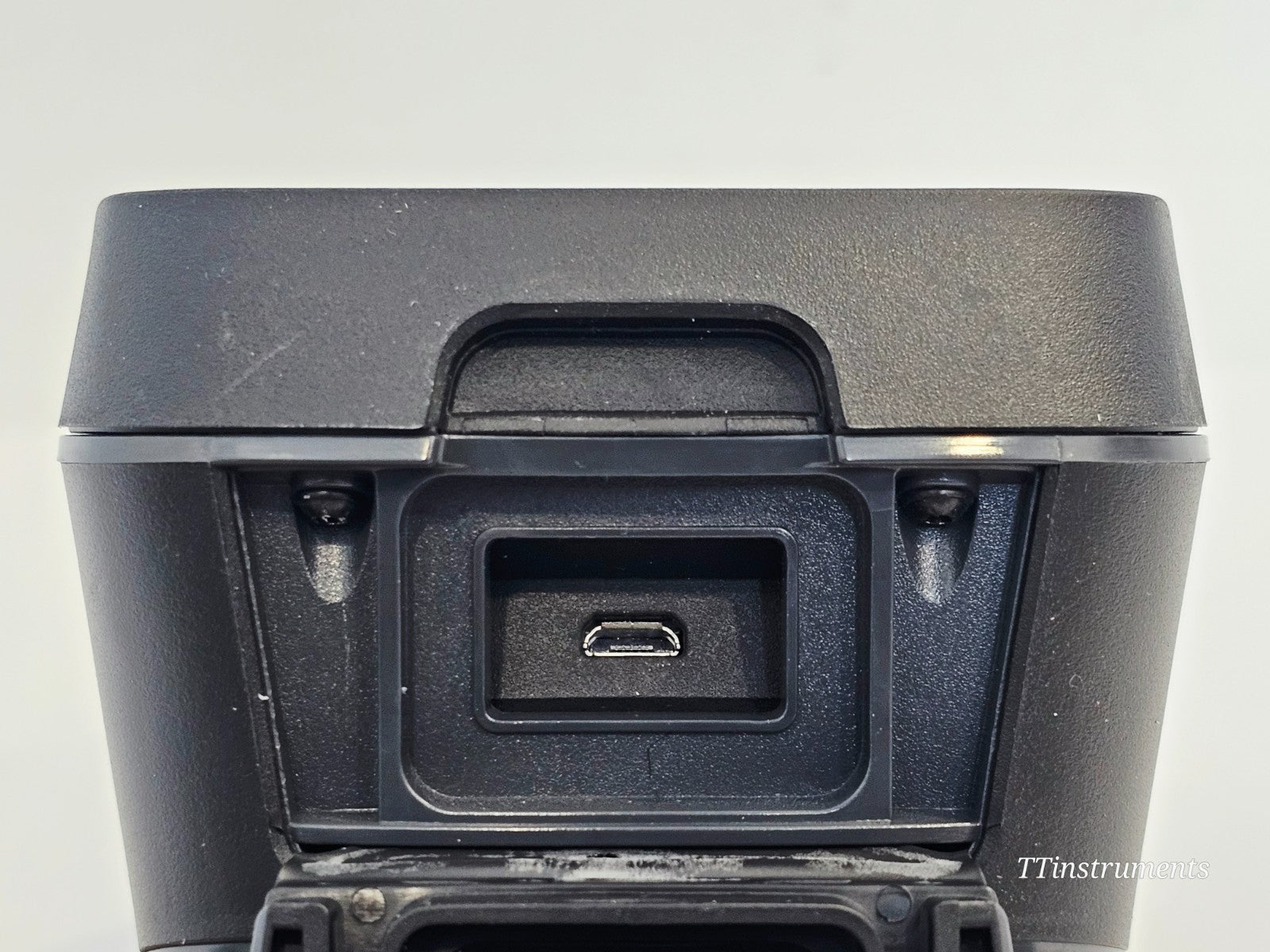 FLIR E4 thermal camera with accessories battery and carry case