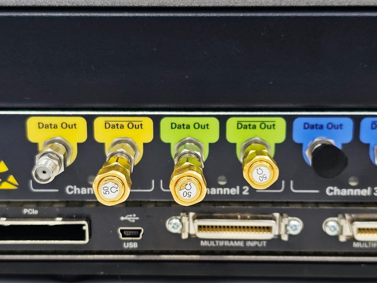 Keysight M9502A with M8195A Arbitrary Waveform Generator 65 GSa/s 4-channel9