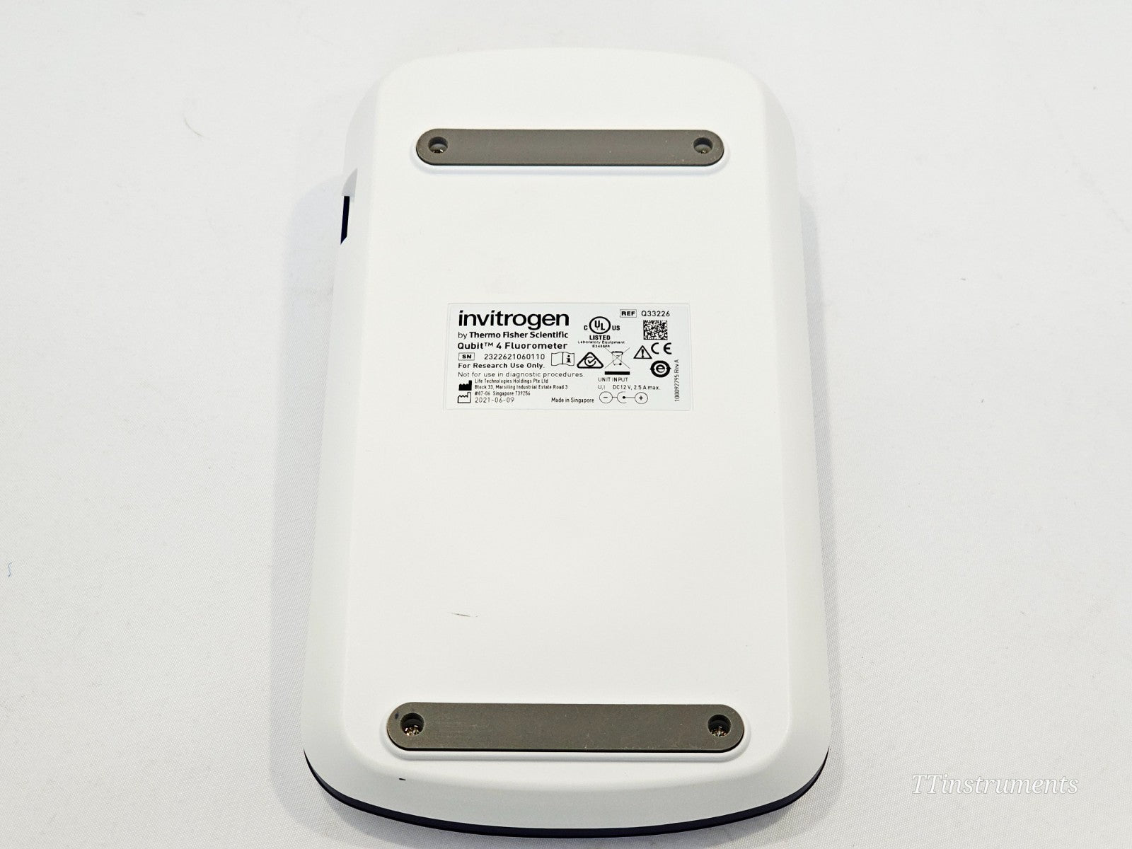 Invitrogen Q33226 Qubit 4 Fluorometer by Thermo Fisher Scientific