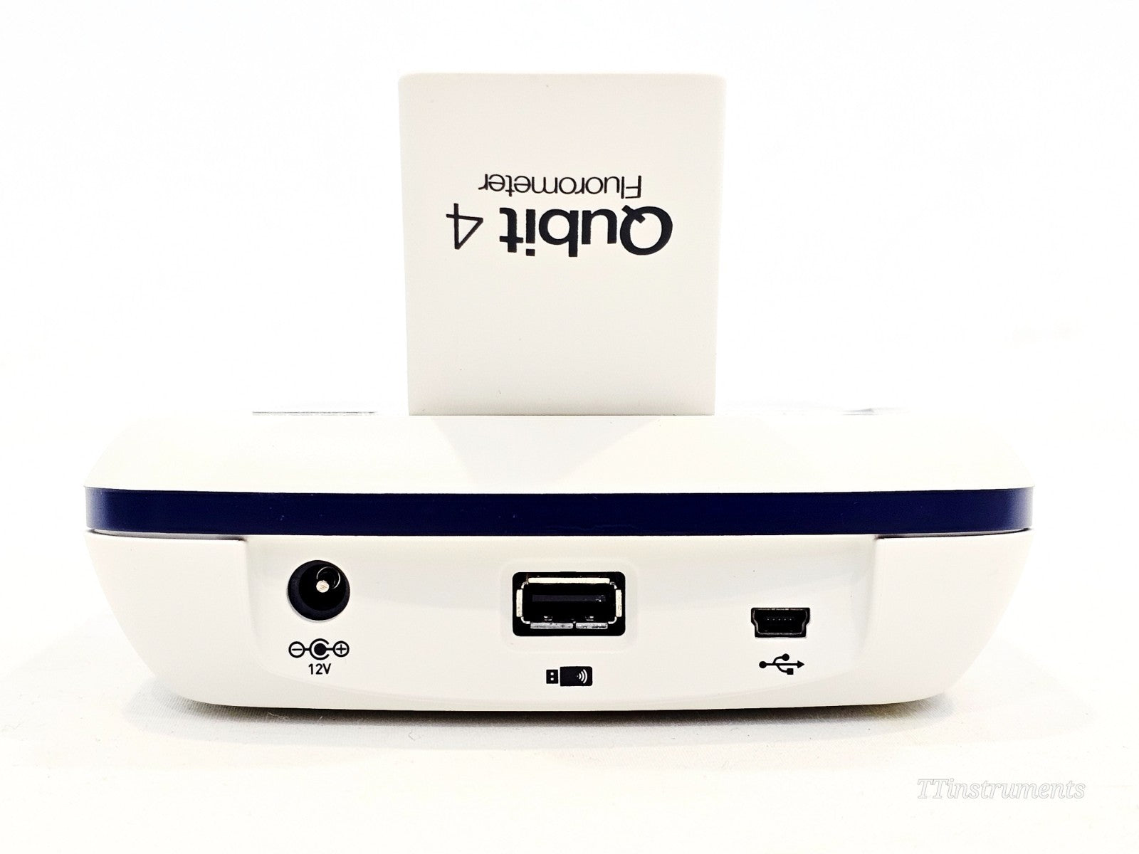 Invitrogen Qubit fluorometer top view sample tube loading compartment