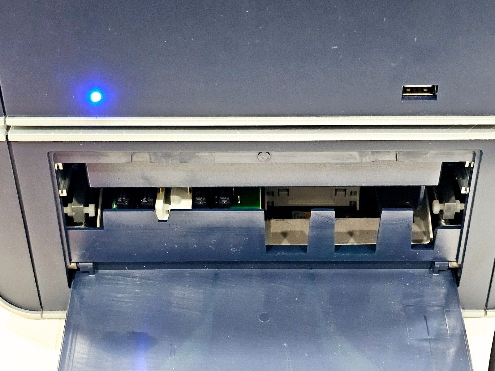 Side profile of Lonza 4D-Nucleofector Core and X Unit combination showing modular stacked configuration