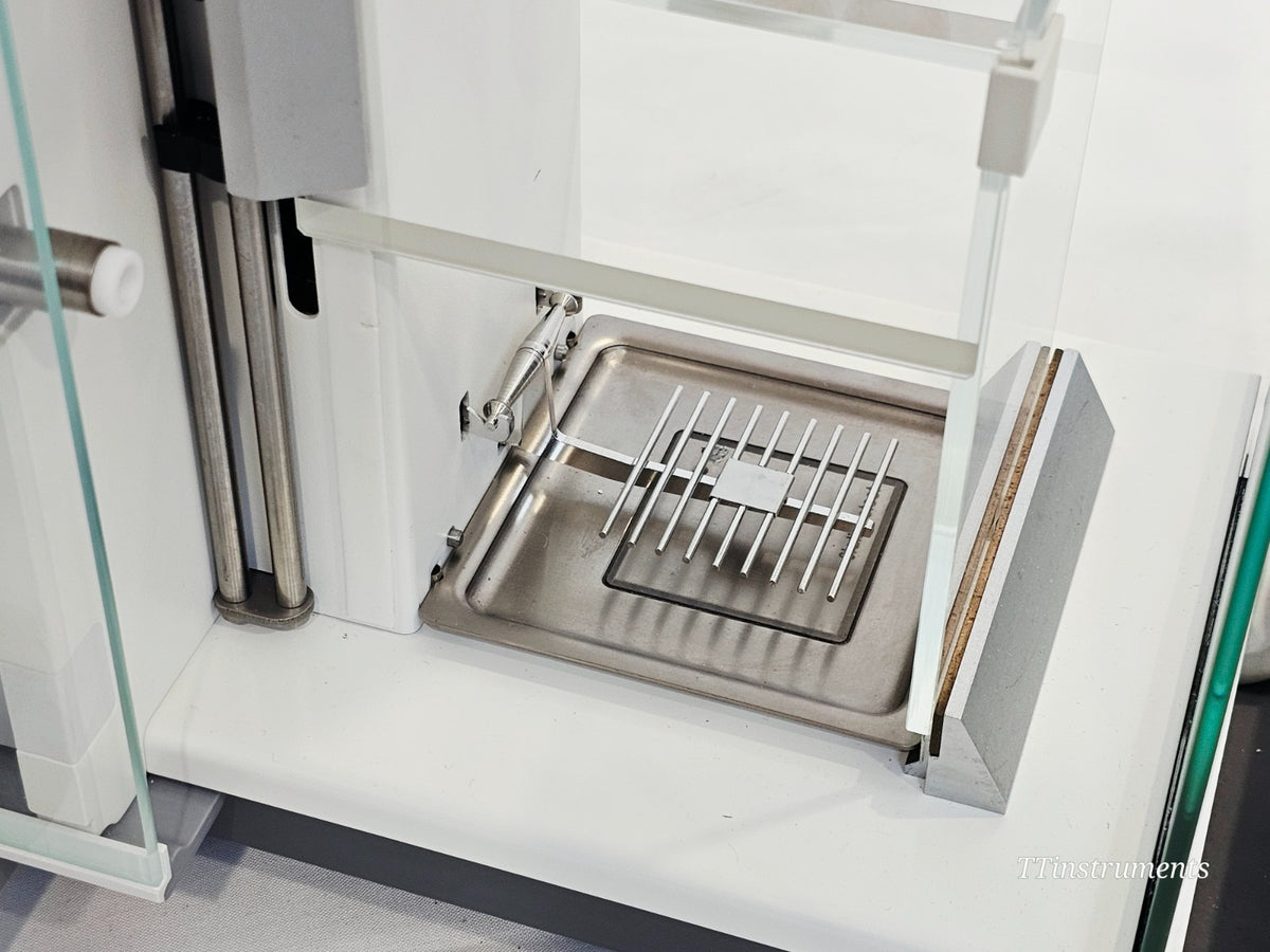 Mettler Toledo lab balance cosmetic condition showing general wear