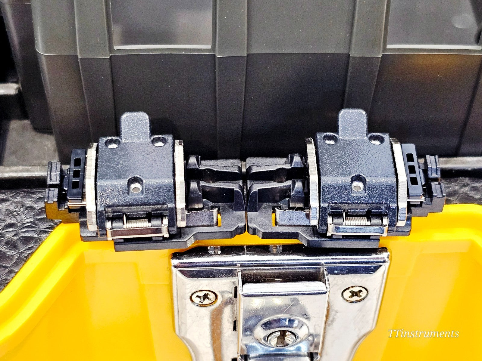 Serviced Fujikura 70S Fiber Optic Fusion Splicer SM MM ARC 4889 CT-30 Cleaver