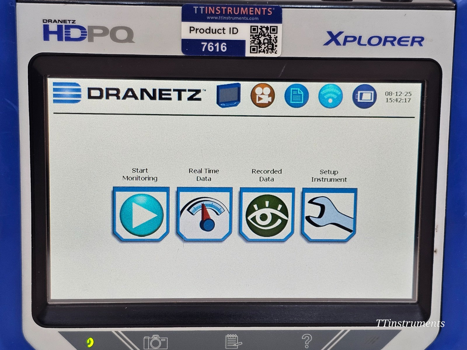 Dranetz HDPQ Xplorer front display showing live power quality waveform monitoring screen