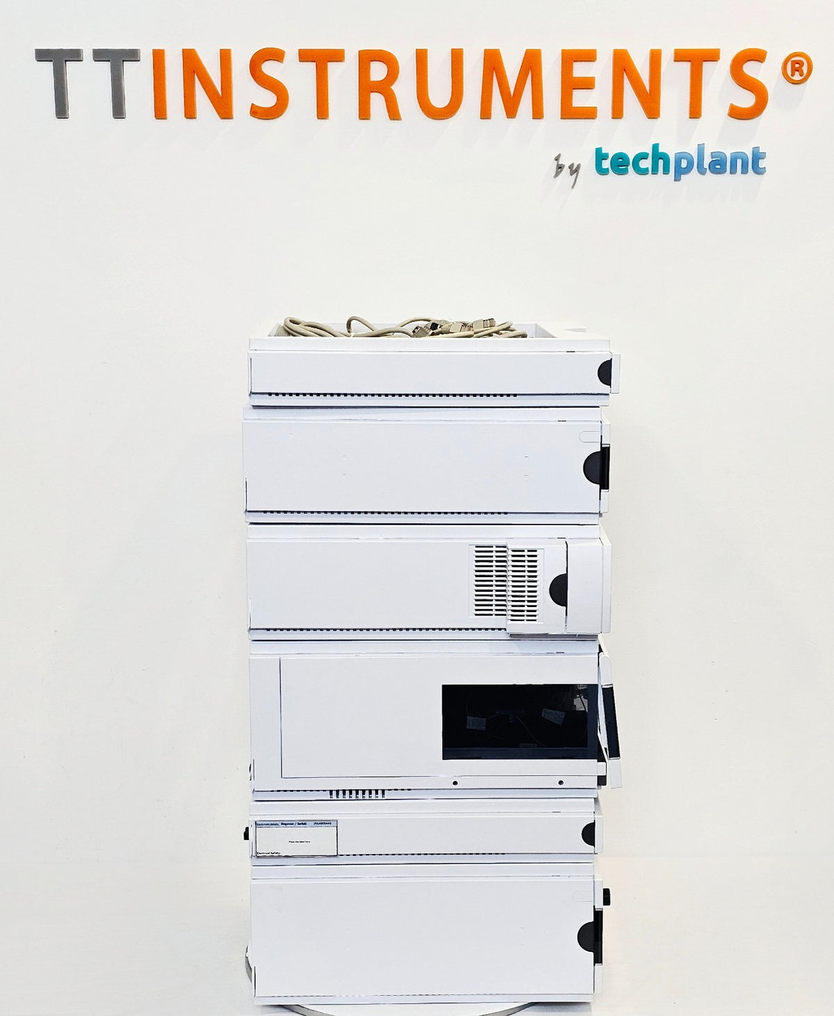 Agilent 1260 HPLC rear ports and connections used chromatography system