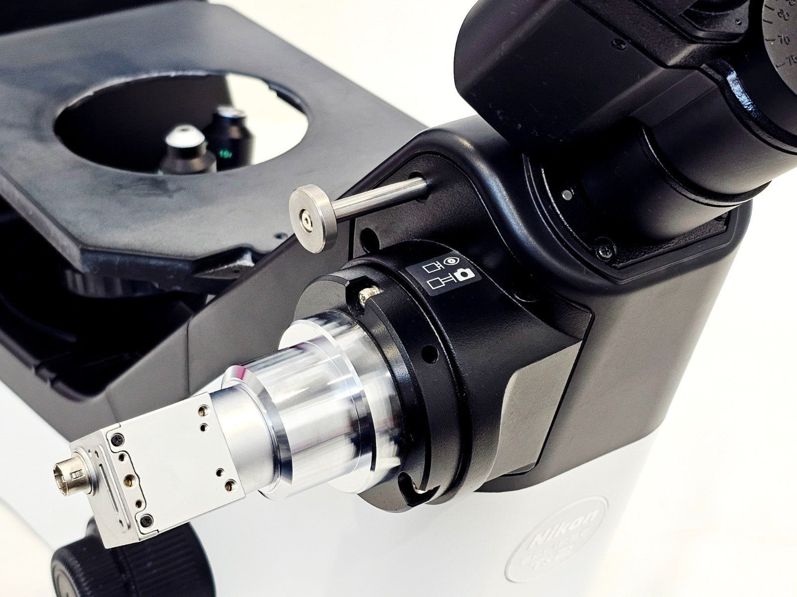 Nikon Eclipse microscope top-down view of stage and objective turret