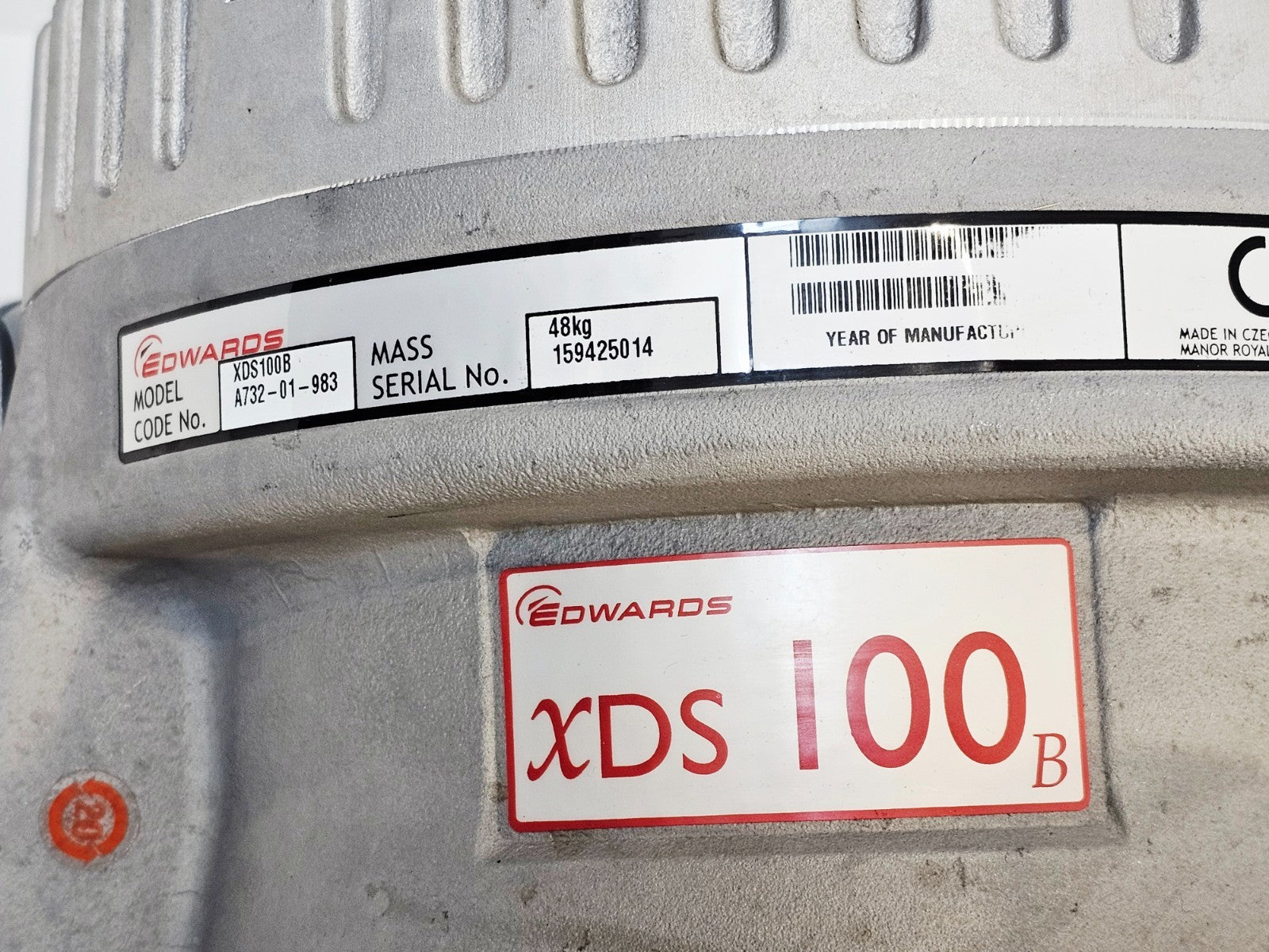 Edwards XDS100B pump serial number and specification label detail