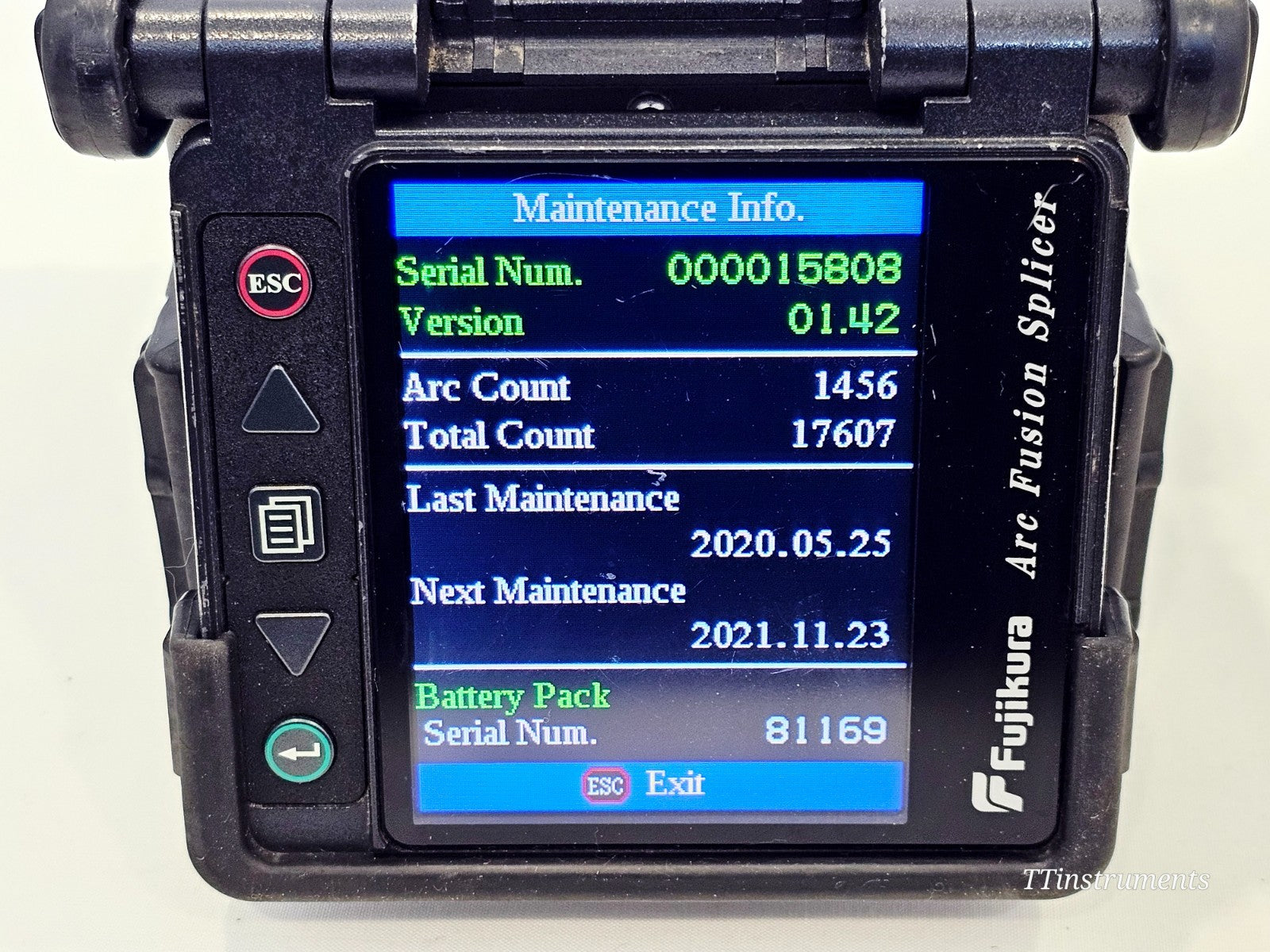 Fujikura FSM-60S splicer LCD screen displaying splice result and menu interface