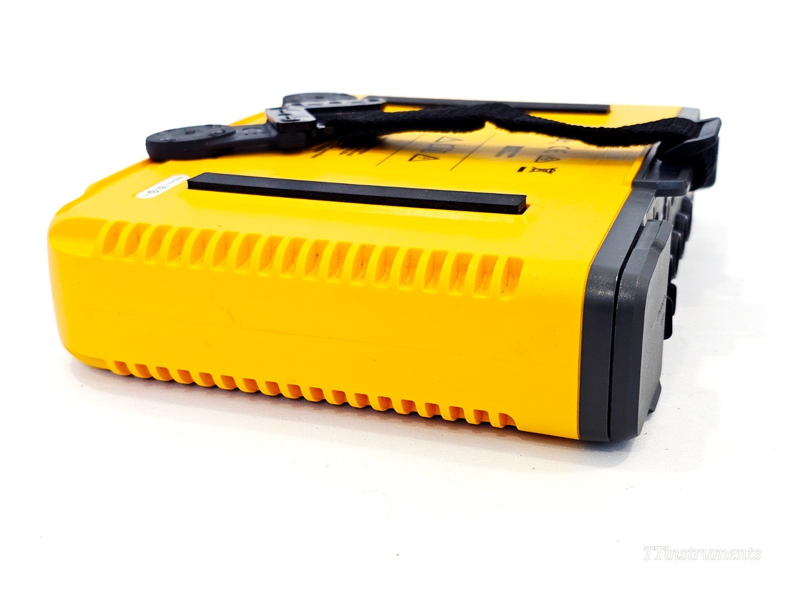 Fluke 1748 power quality analyser rear panel and housing detail