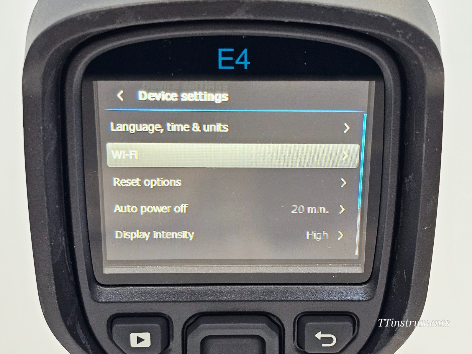 FLIR E4 thermal imager showing USB port and connectivity features