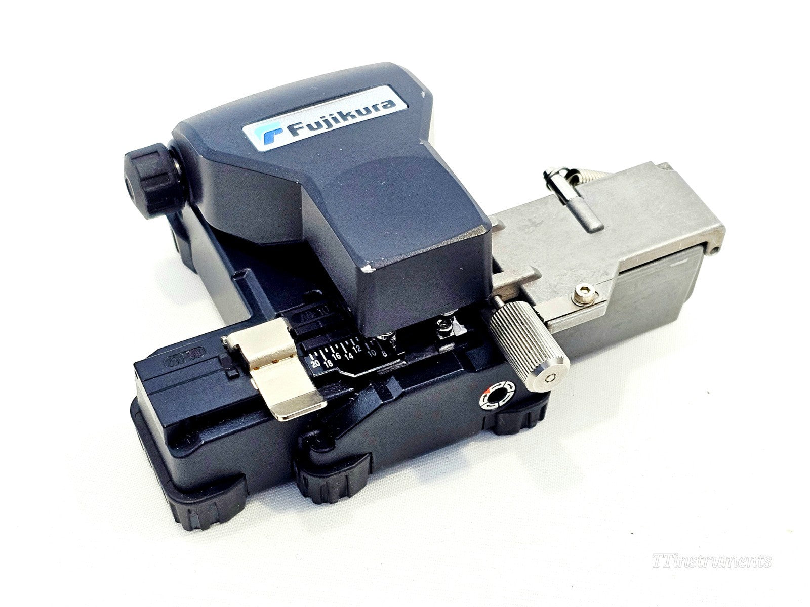 Fujikura FSM-60S splicer accessories and carry case included with used unit