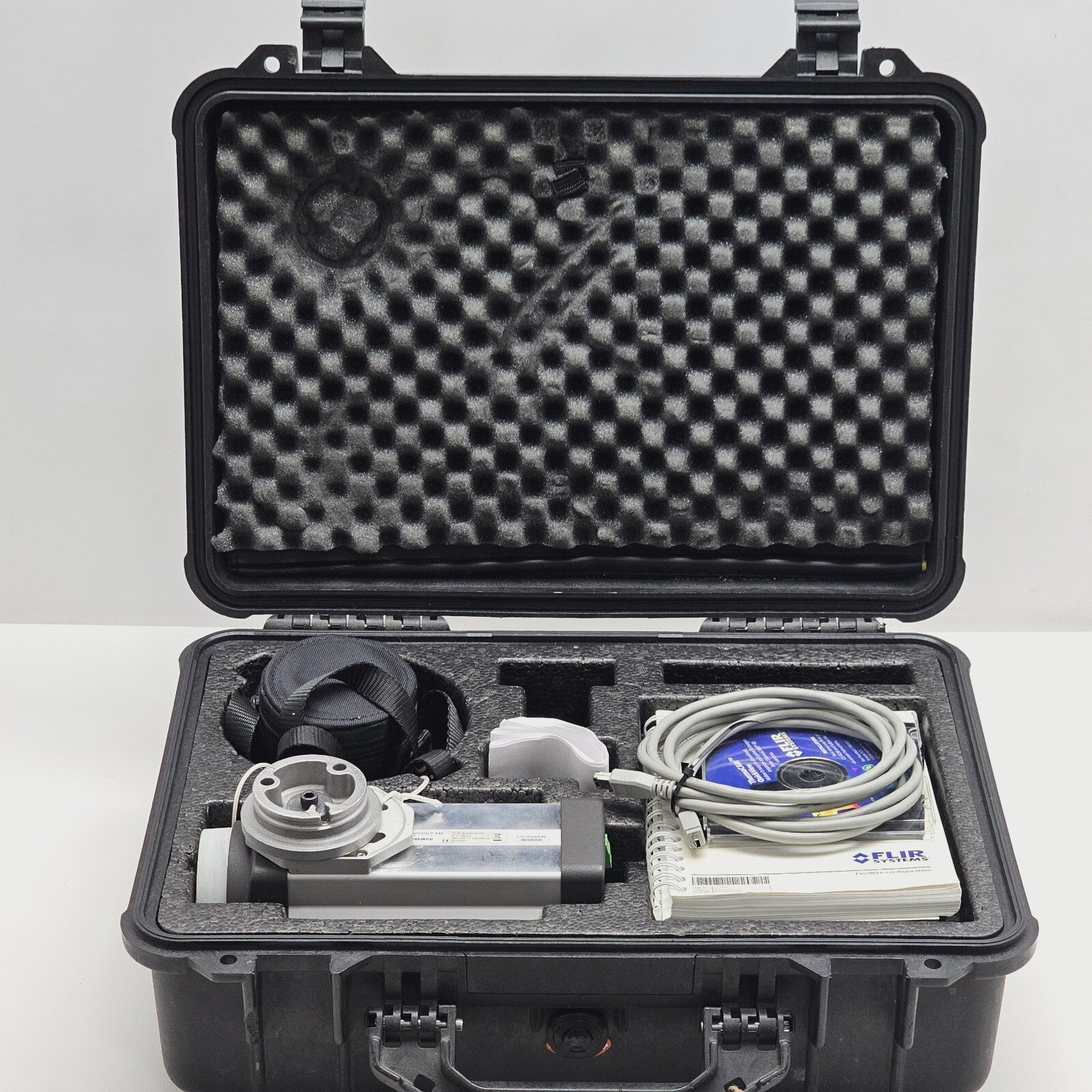 FLIR Thermovision A40 Infrared Thermal Imager with IR-LENS 18 mm - Working