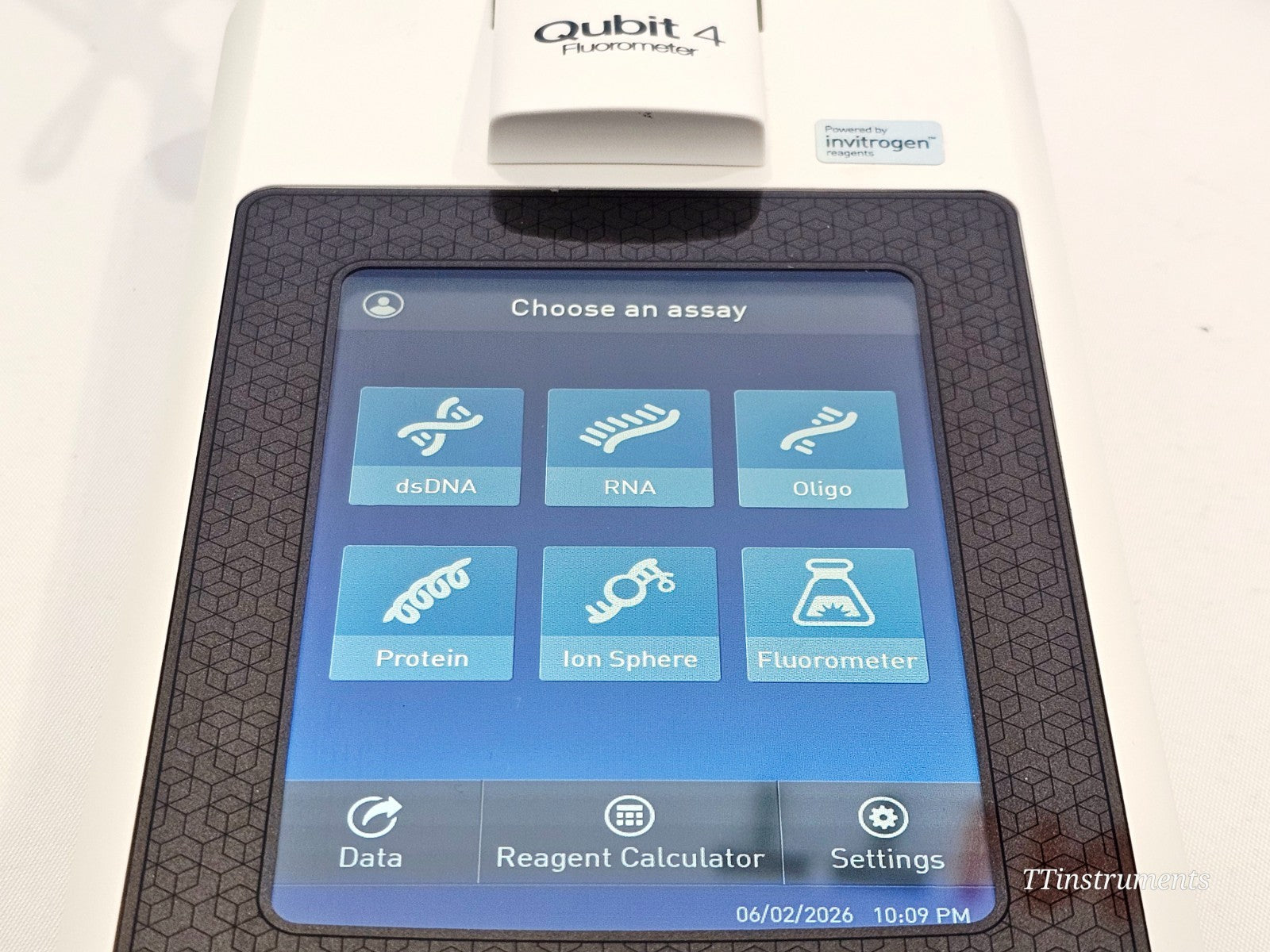 Invitrogen Q33226 Qubit 4 Fluorometer by Thermo Fisher Scientific