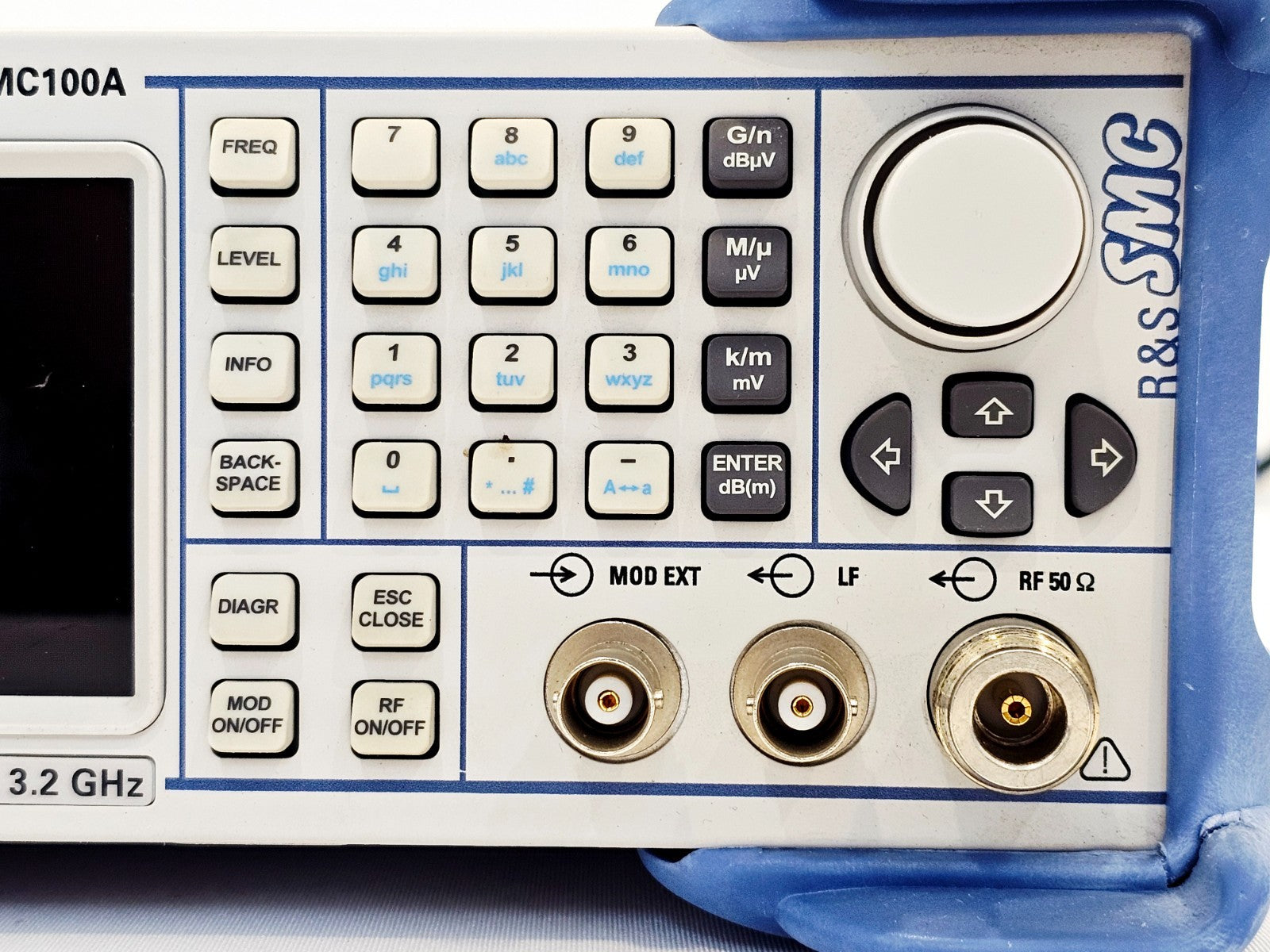 Rohde & Schwarz SMC100A 9 khz - 3.2 GHz Signal Generator SMC-B103 Option R&S SMC