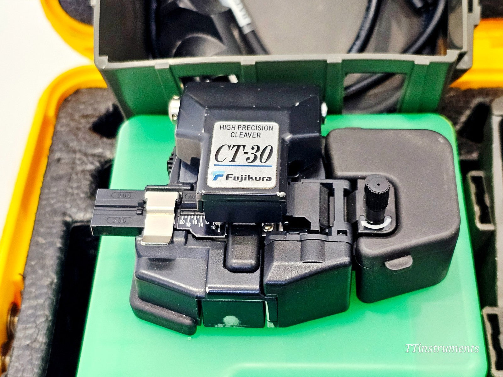 Serviced Fujikura 70S Fiber Optic Fusion Splicer SM MM ARC 4889 CT-30 Cleaver