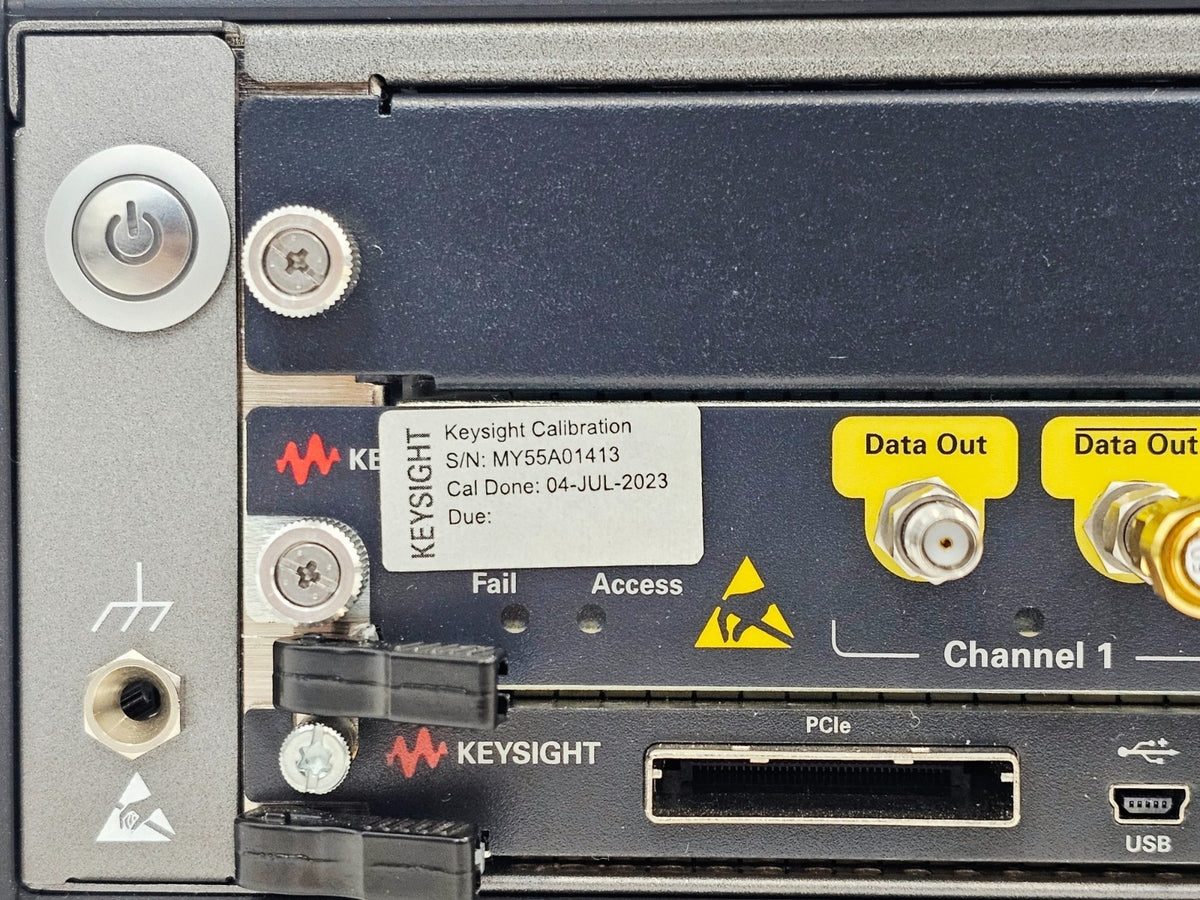 Keysight M9502A with M8195A Arbitrary Waveform Generator 65 GSa/s 4-channel8