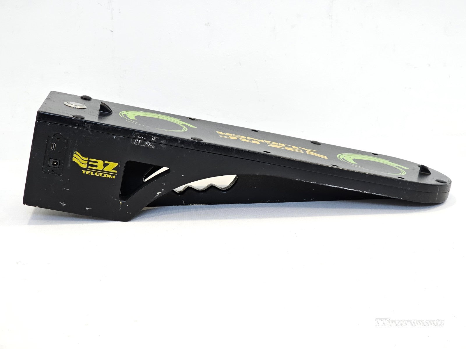 Viavi 3Z RF Vision RFA-1000 rear panel showing connector and mounting points