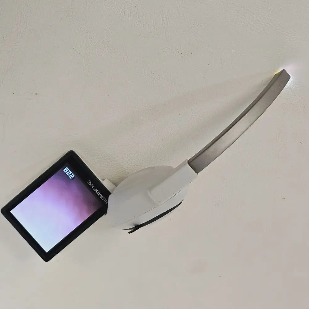 McGrath MAC video laryngoscope 2.5-inch LCD colour display screen close-up