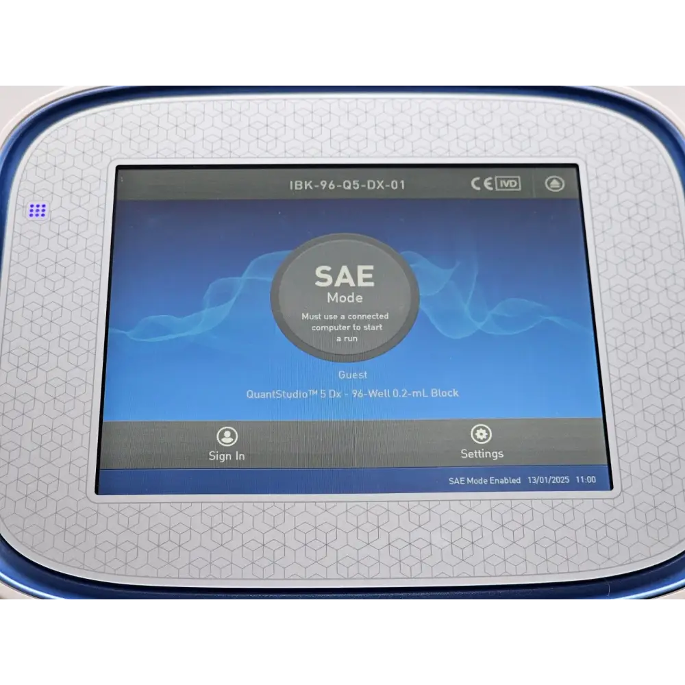 QuantStudio 5 Dx PCR instrument top-down view highlighting the compact 27 x 50 x 40 cm form factor
