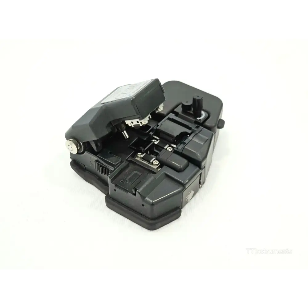 Fujikura RS03 thermal ribbon fibre stripper included in the FSM-70R splicer bundle