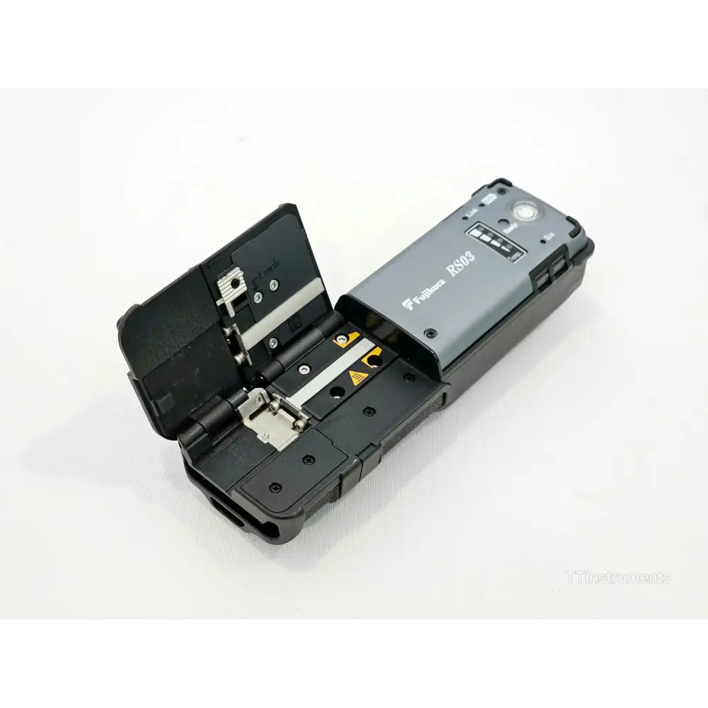 Close-up of Fujikura FSM-70R electrode assembly and ribbon fibre V-groove splicing area