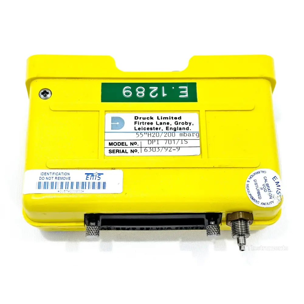 Druck DPI 701 pressure indicator close-up of LCD display and unit selection buttons