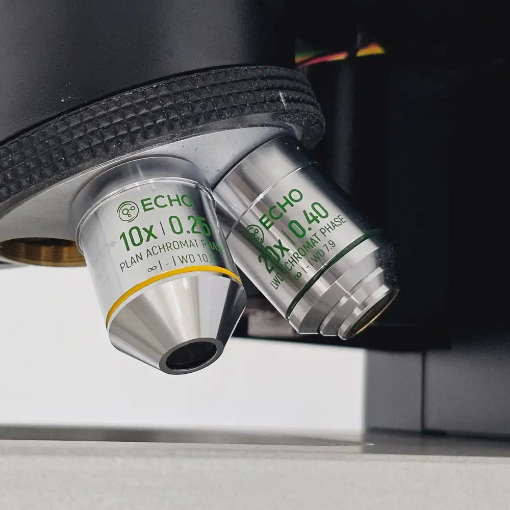 Close-up of ECHO Rebel 10x/0.25 Plan Achromat Phase and 20x/0.40 LWD Achromat Phase objectives on the nosepiece