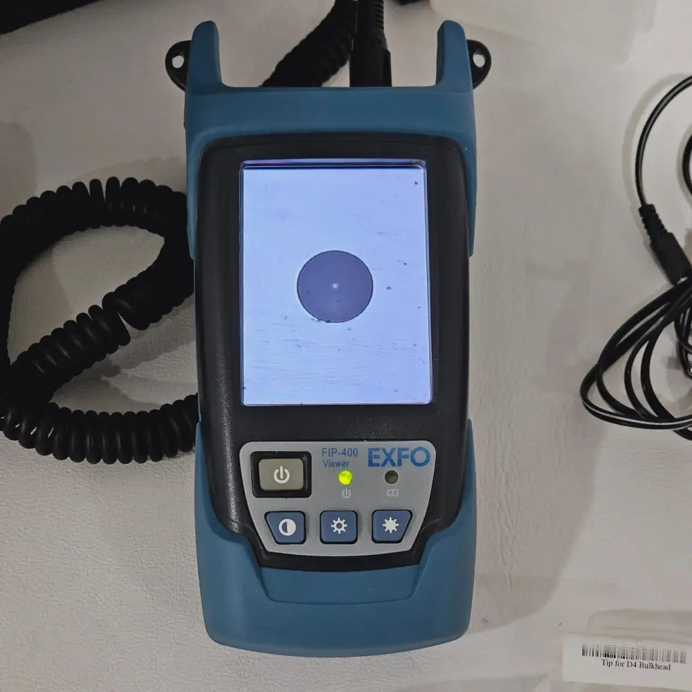EXFO FIP-400 fiber scope with viewer display showing connector end-face image