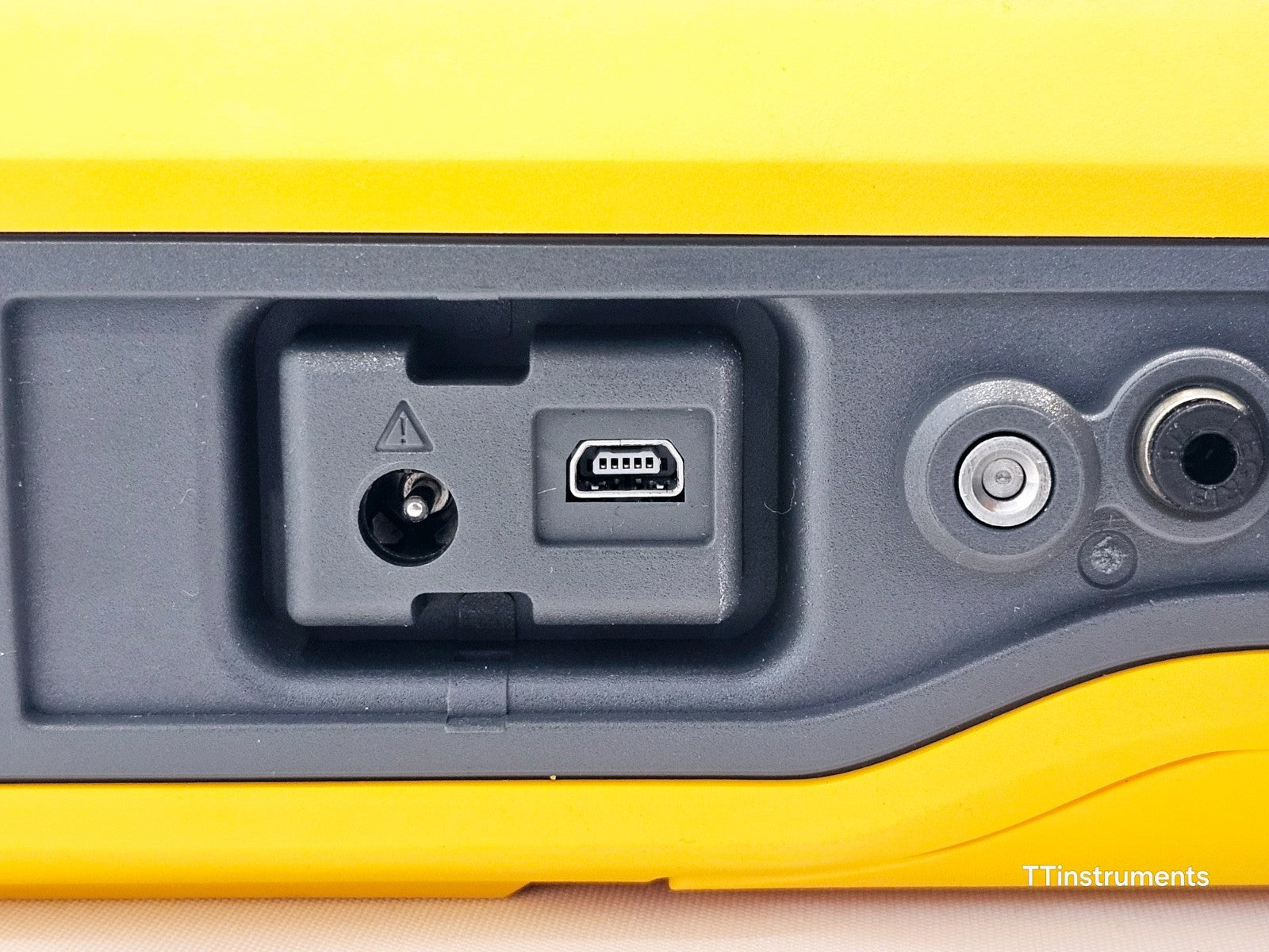 Fluke 729 FLK-729 30G FC Automatic Pressure Calibrator with Accessories 30 PSI