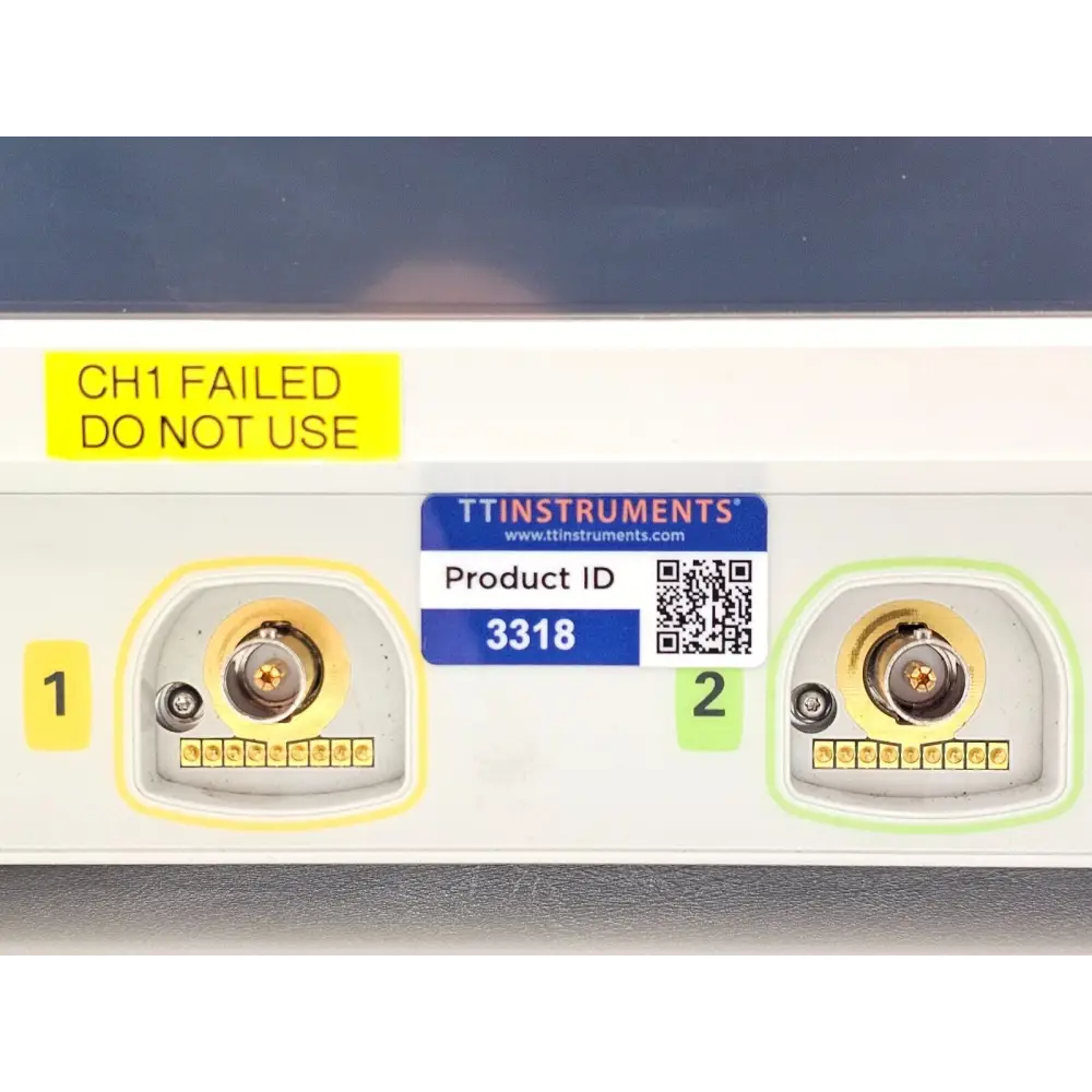 Keysight DSO9404A bottom panel with serial number and rating label