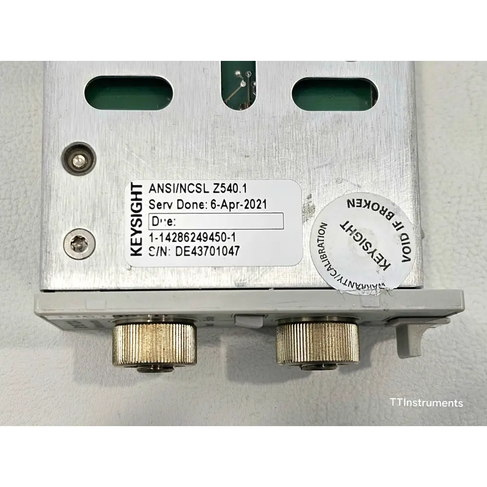 Agilent 81570A optical attenuator angled three-quarter view