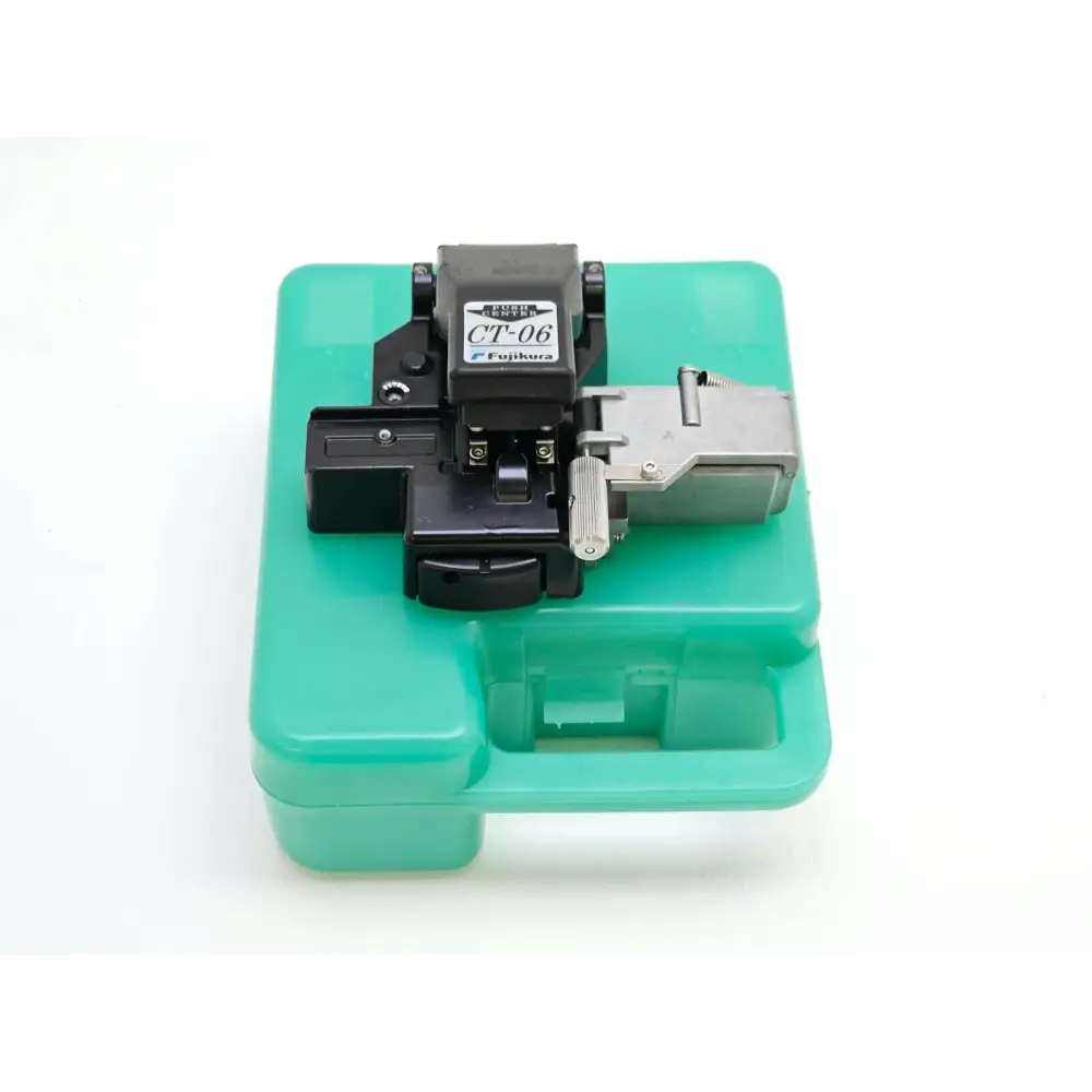AC adapter and charger included with Fujikura 12S SM MM fusion splicer
