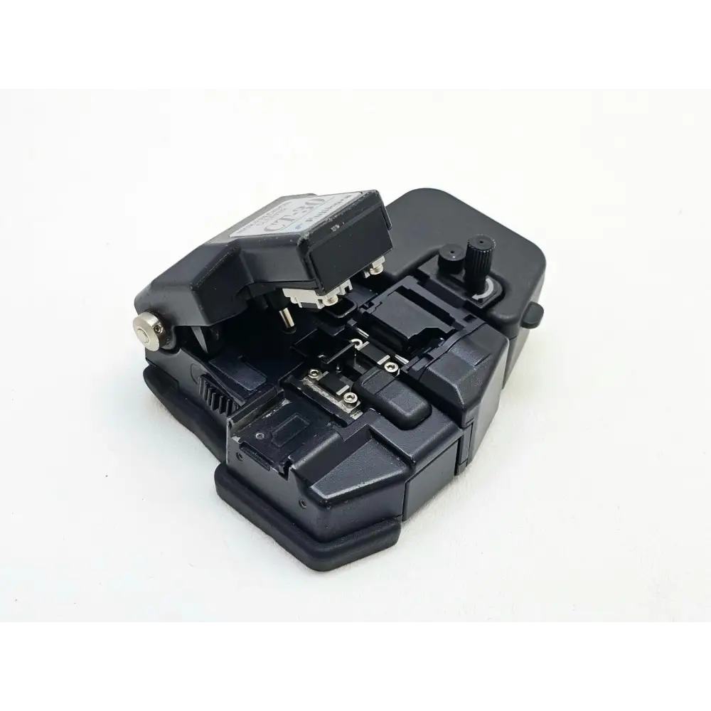 Fiber stripper, screwdriver, and alcohol pot accessories included with Fujikura 12S splicer