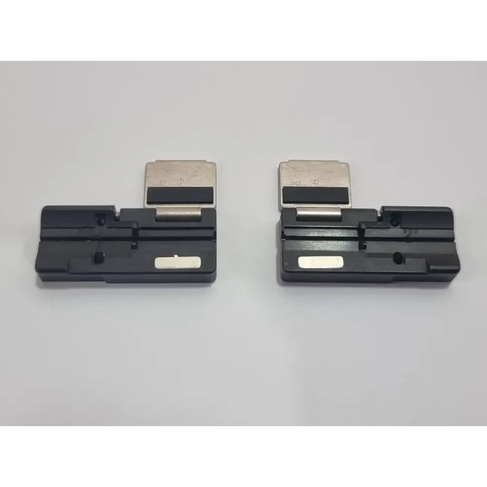 Fiber stripper and screwdriver accessories included with Fujikura FSM-12S