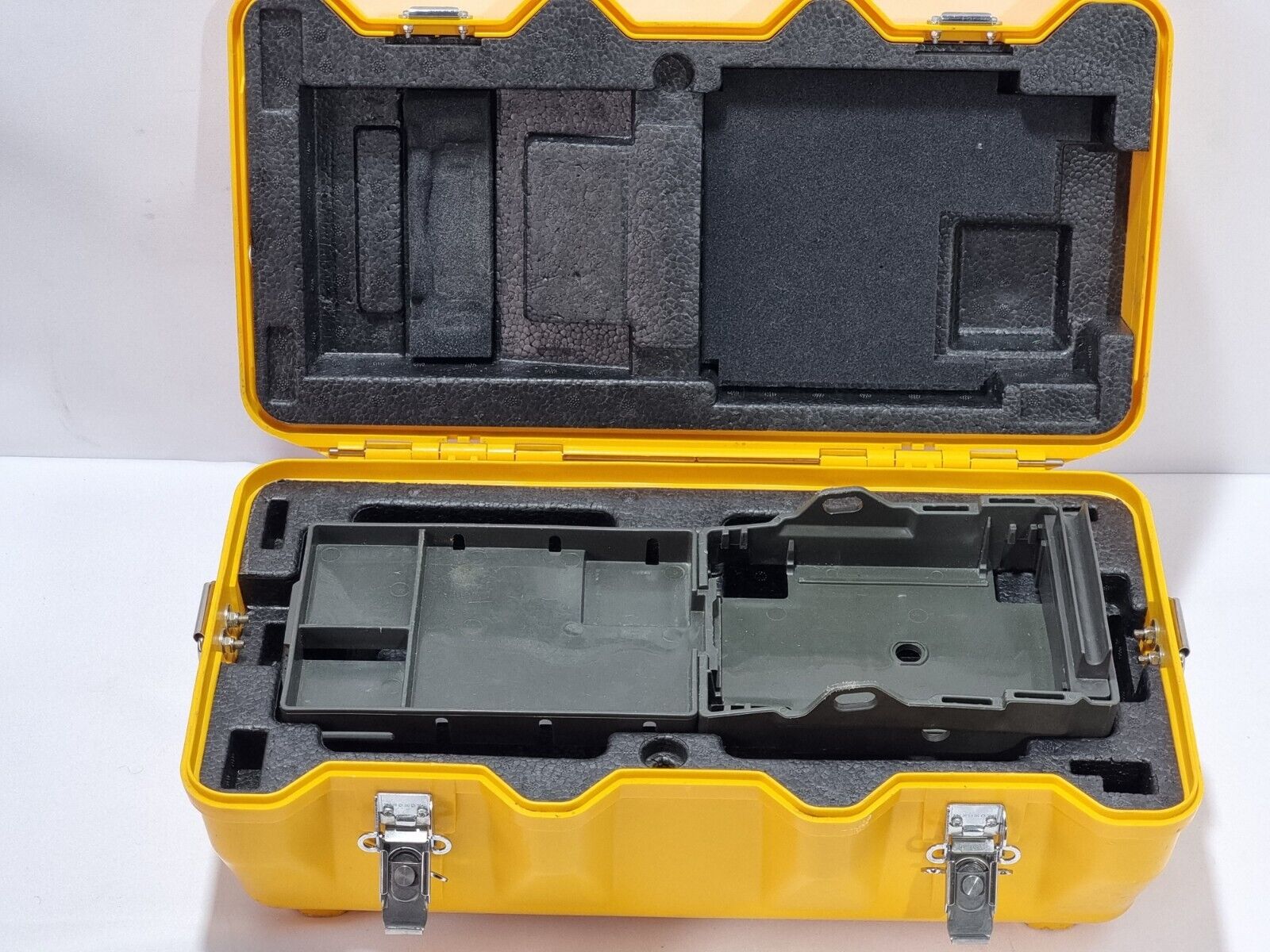 Fujikura 12S SM MM Fiber Fusion Splicer w/ CT-06 Cleaver & Fiber Holders FSM 12S